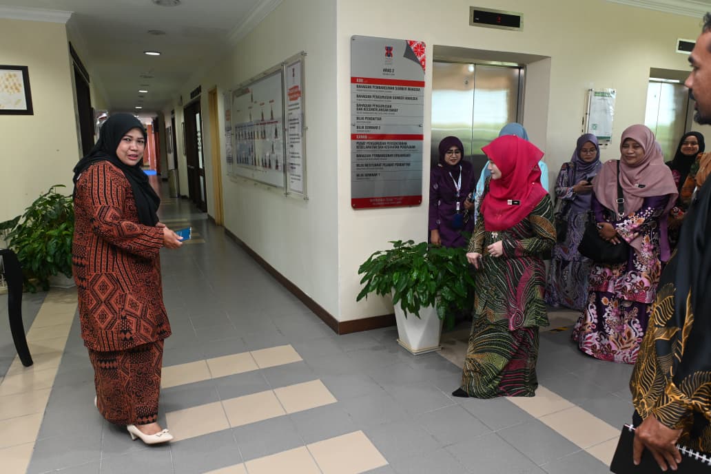 LAWATAN PENANDAARASAN EKOSISTEM KONDUSIF SEKTOR AWAM (EKSA) KOLEJ MATRIKULASI KELANTAN (KMKt) KE UNIVERSITI MALAYSIA KELANTAN (UMK)
